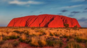 Hora Uluru v Austrálii zažívá nápor turistů